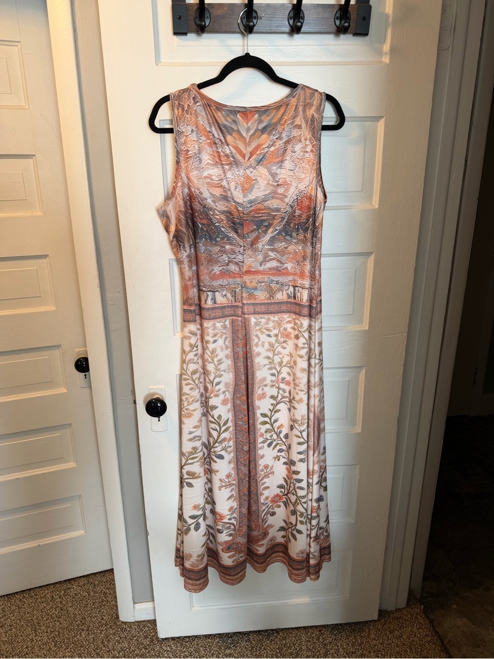 Sleeveless Floral Print Maxi Dress in Cream and Rust